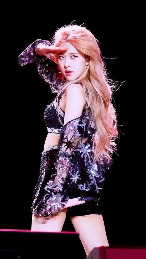 rose朴彩英科切拉封神太绝了这头发好丝滑啊