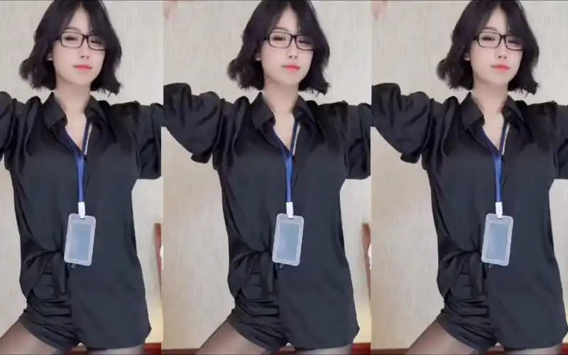 小深深儿-性感热舞2